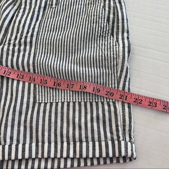 Gap Girlfriend Chino High Waist Blue and White Stripes Shorts. Size 8 - Picture 12 of 14